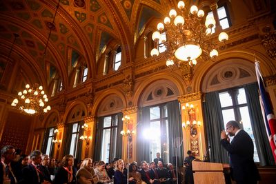 Seeking Northern Ireland solution, UK foreign minister hosts EU talks