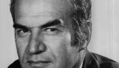 Bernard Kalb, longtime TV foreign correspondent, dies at 100