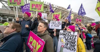 Last-ditch talks to take place in bid to avoid teacher strikes