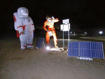 Tottori promotes sand dunes to attract lunar companies