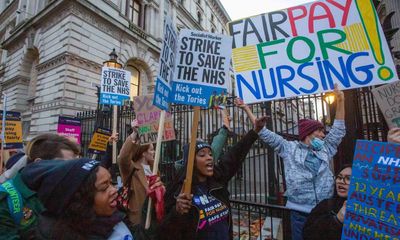 Rishi Sunak may consider one-off payment to end nurses’ strikes