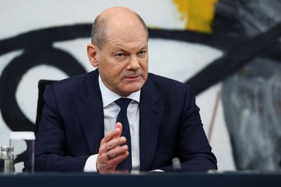 Scholz says Berlin will not go it alone as pressure mounts to supply Kyiv tanks