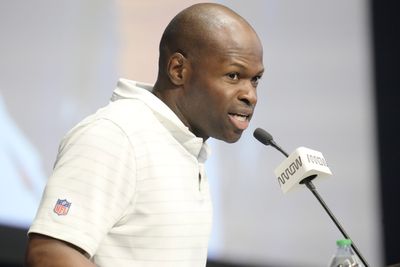 Texans request HC interview with Broncos DC Ejiro Evero