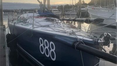 Huntress, salvaged Sydney to Hobart yacht, to be repaired after island beach ordeal, crews vows