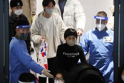China suspends short-term visas for S Koreans over COVID curbs