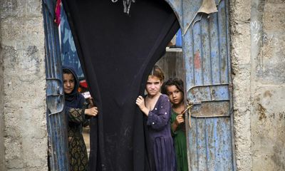 Pakistan sends back hundreds of Afghan refugees to face Taliban repression