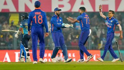 Watch: Mohammed Siraj's scorcher cleans up Kusal Mendis for duck in India-Sri Lanka first ODI