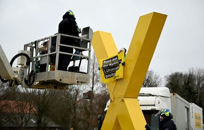 Police move in on anti-coal activists at German protest camp