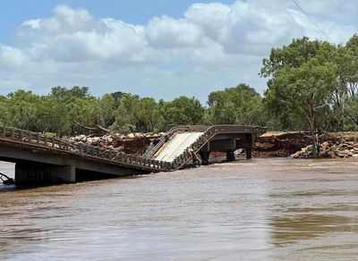 Engineers to assess flood-damaged bridges on key WA route amid concerns some could take years to fix