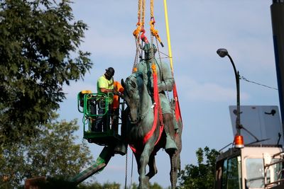 Judge tosses argument that Lee statue vote violated law