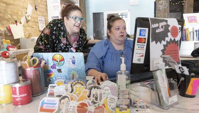 Independent Chicago bookstore owner’s tweet venting over $800 return goes viral