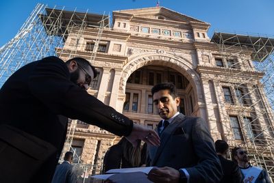 Oaths, M&Ms and a historic Quran: Texas’ freshman lawmakers begin their inaugural legislative session