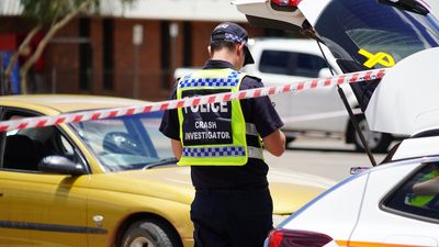 Man seriously injured in stabbing in Alice Springs car park, NT Police searching for three suspects