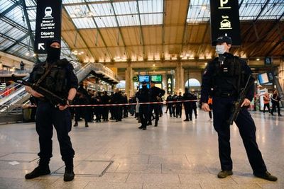 Paris attack: Man injures six people at Gare du Nord station before being shot by ‘off duty cop’