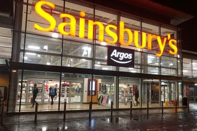 Bumper Xmas for Sainsbury as shoppers cut loose