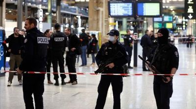 Man with Knife Wounds 6 People at Paris Train Station