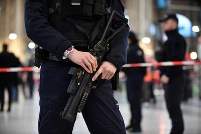 Six wounded in Paris train station stabbing attack