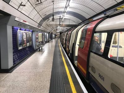 Police investigating after man launches into vile anti-Semitic rant on Jubilee Line