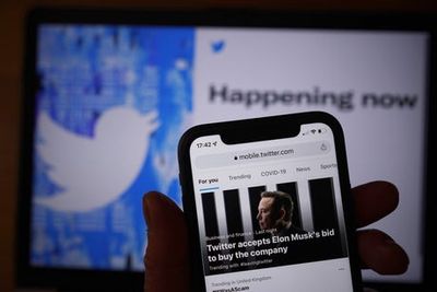 Twitter redesign shows users algorithm-curated tweets by default