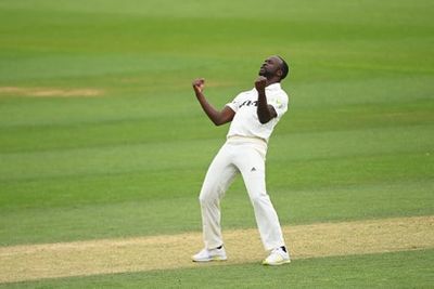 Kemar Roach returns for third Surrey stint ahead of County Championship defence