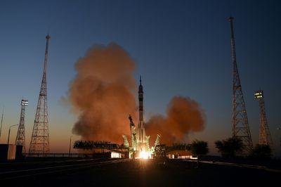 Russia to send rocket to rescue crew from ISS