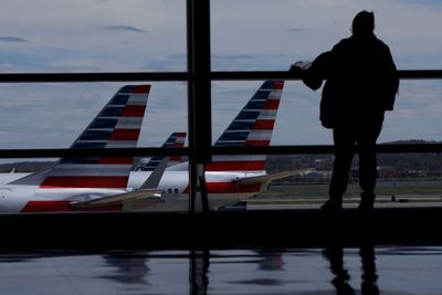 US flight delays, cancellations grow after FAA system outage