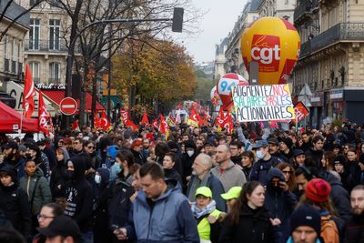 Analysis-Macron's pension reform gains risk social pain