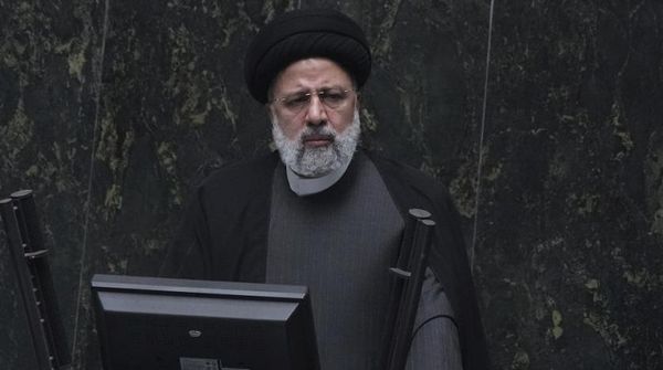 Russia’s Putin, Iran’s Raisi Discuss Energy, Transport in Telephone Call