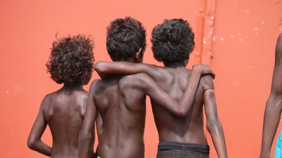 Woman searches for Aboriginal boys who saved her from drowning in dam 45 years ago