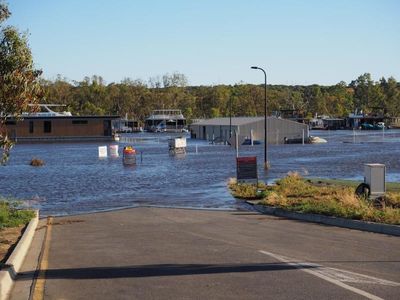 Murray flooding threatens SA highway