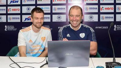 Dutch prescribe sign language to beat crowd uproar