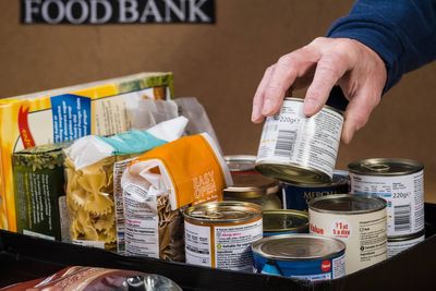 Police officers resorting to food banks, warns Scotland Yard chief