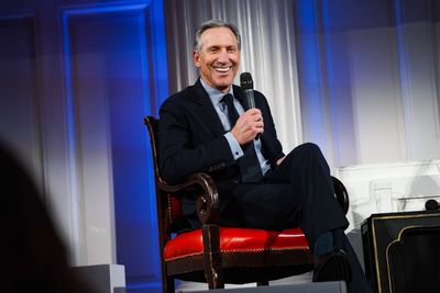 Starbucks CEO Howard Schultz complains workers ignored his earlier office mandates