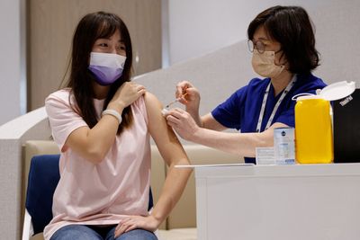Mainlanders seek mRNA vaccines in Hong Kong