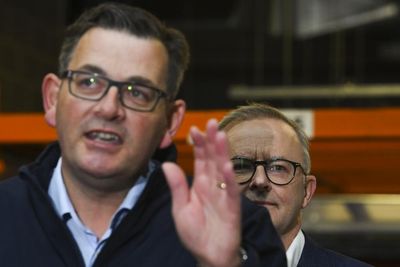 Daniel Andrews shrugs off questions about barbecue he and PM attended at Lindsay Fox’s mansion