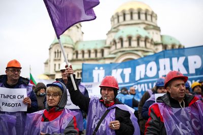 Bulgarian lawmakers back coal plants with vote to roll back green targets