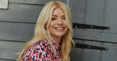 ITV Holly Willoughby fans distracted by 'pet hate' as she shows her legs in £45 M&S dress