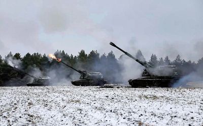 Ukraine news – live: Russian missiles target Kyiv as battle for Soledar continues