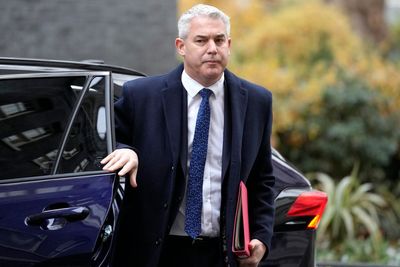 Steve Barclay ‘concedes’ he will have to increase NHS pay offer to avoid strikes