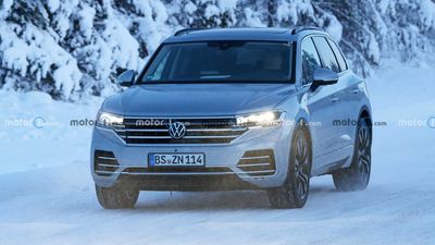 VW Touareg Facelift Spied Almost Camo-Free In Europe