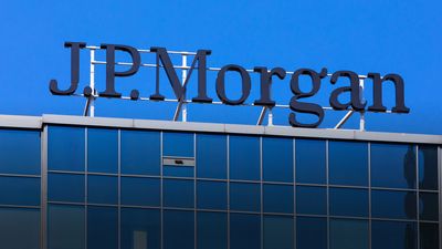 JPMorgan Tops Q4 Earnings Forecast, Say US Economy 'Remains Strong', But Notes Recession Risk