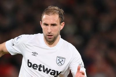 Wolves make new transfer bid for West Ham defender Craig Dawson before Premier League clash