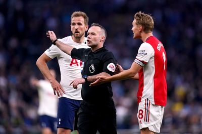 Tottenham vs Arsenal: Antonio Conte calls on players to show referee respect
