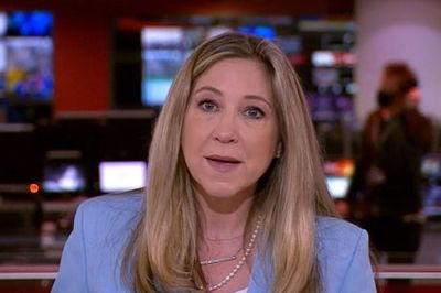 Newsreader Joanna Gosling confirms that she is quitting the BBC