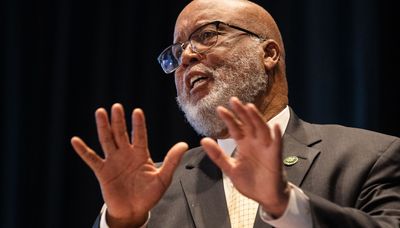 Congressman Bennie Thompson urges Chicago to remember Martin Luther King and ‘beware of charlatans’