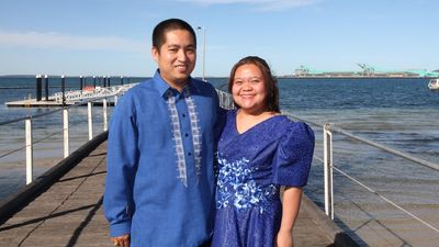 Filipino couple's experience of discrimination and 'negative comments' in regional SA inspires them to help new migrants