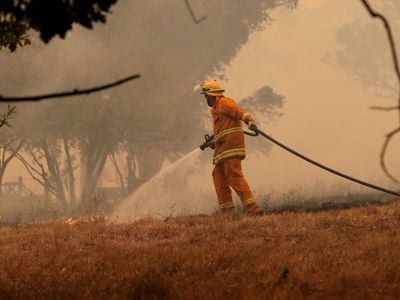 Small SA town braces for bushfire