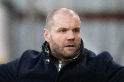 Bemused Robbie Neilson slaughters referee David Munro after Hearts red card