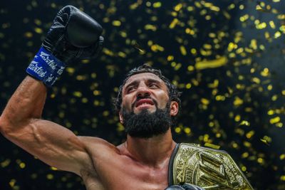 Allazov knocks out Superbon to win world title