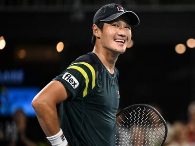 Lucky loser Kwon claims historic ATP title